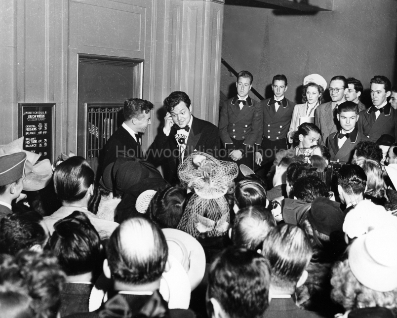 Orson Welles 1941 7 radio Citizen Kane Palace Theatre wm.jpg